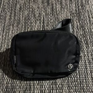 Lululemon belt bag NWOT